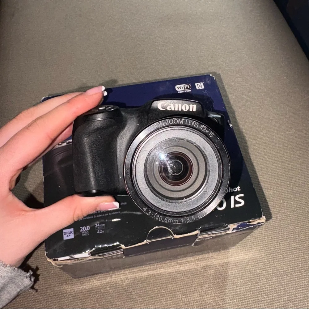 Canon PowerShot SX420 IS Digital Camera in Black